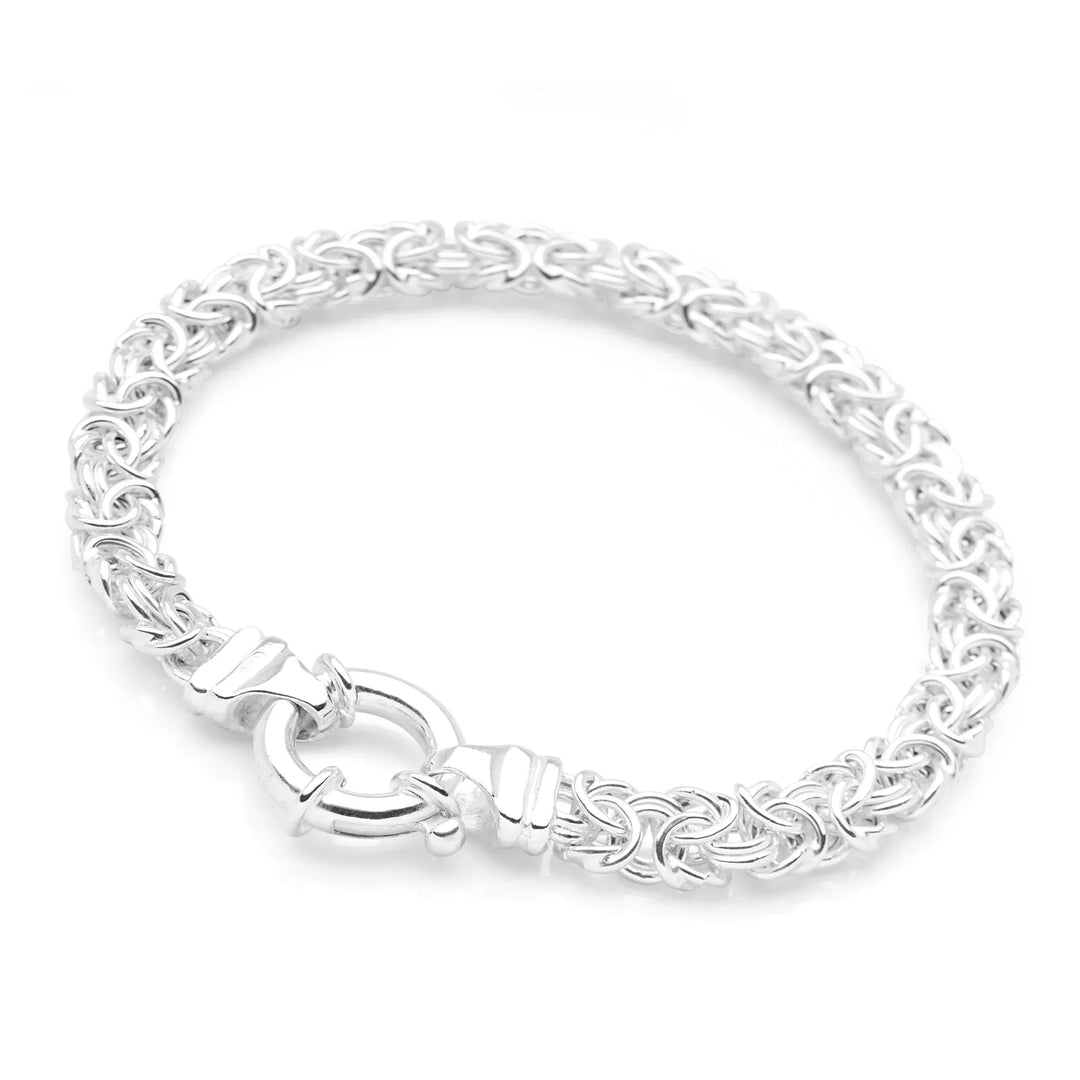 Bologna bracelet is gorgeous with links tightly entwined. The stylish clasp is Italian design, all made in high quality sterling silver.

Available in two lengths 19cm & 21cm.