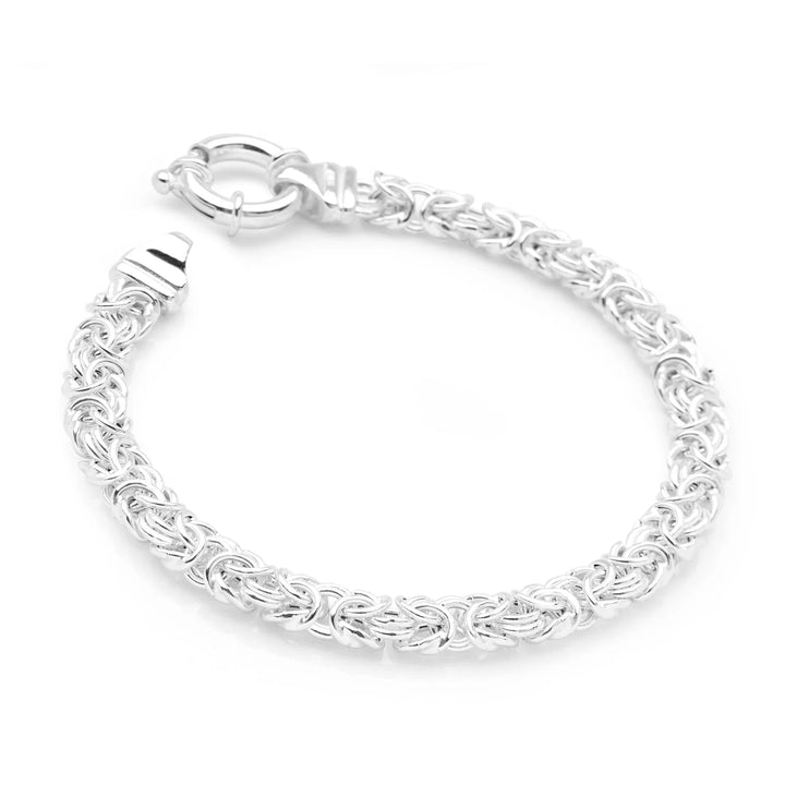 Bologna bracelet is gorgeous with links tightly entwined. The stylish clasp is Italian design, all made in high quality sterling silver.

Available in two lengths 19cm & 21cm