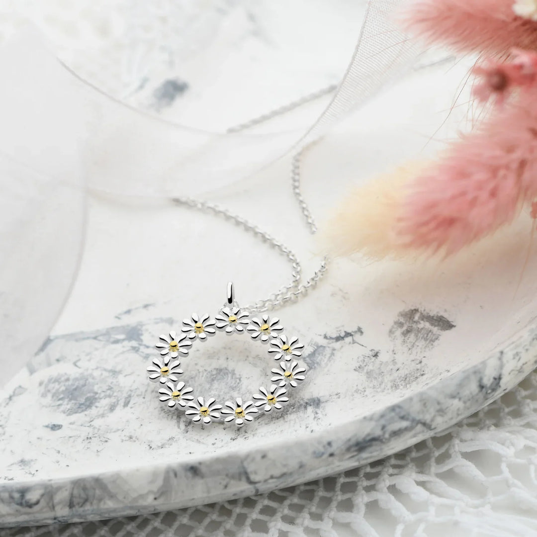 Ring Of Daisies Necklace (CHN13111)