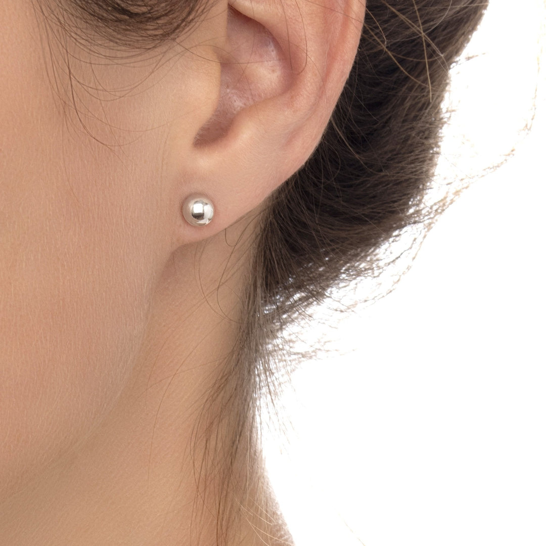 Model wearing 925 sterling silver sphere studs (E47051)