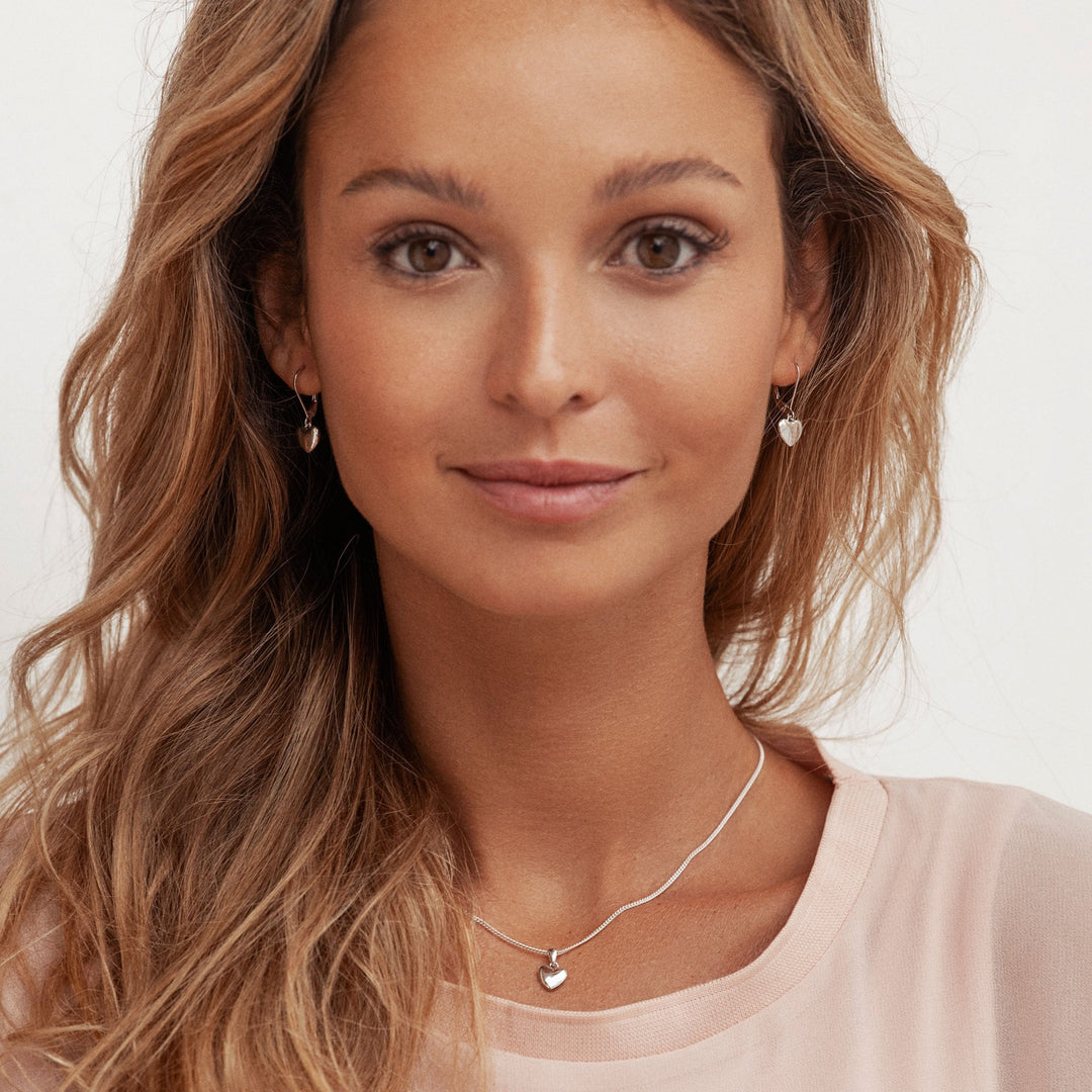 Model wearing 925 sterling silver heart pendant (P27821)