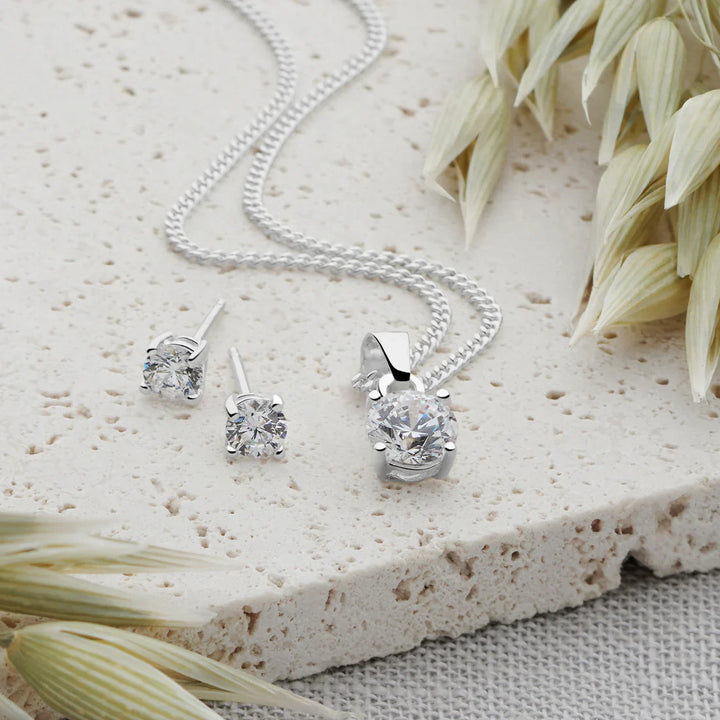Solitaire Sparkling Pendant