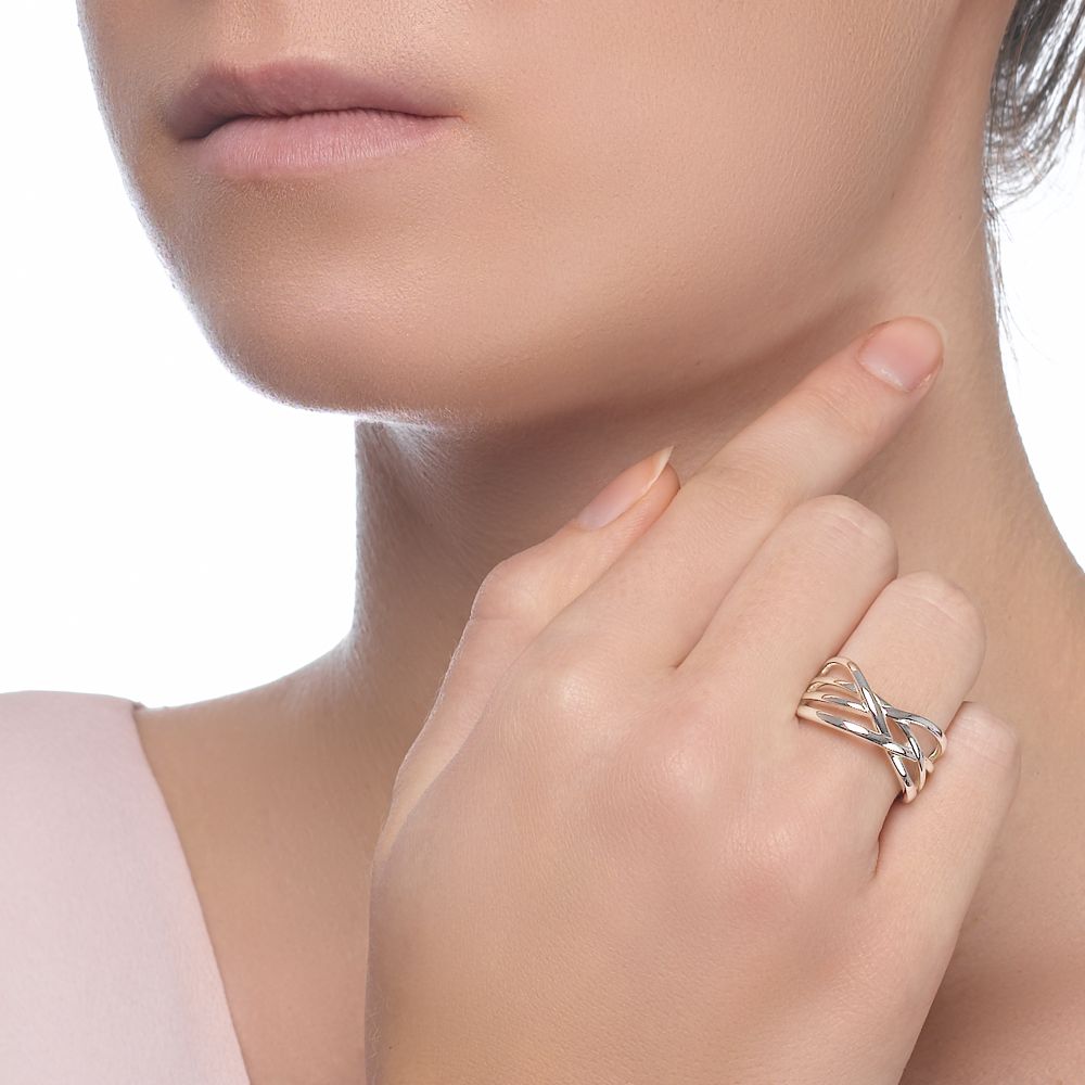 925 sterling silver entwined threads rings on woman model. 