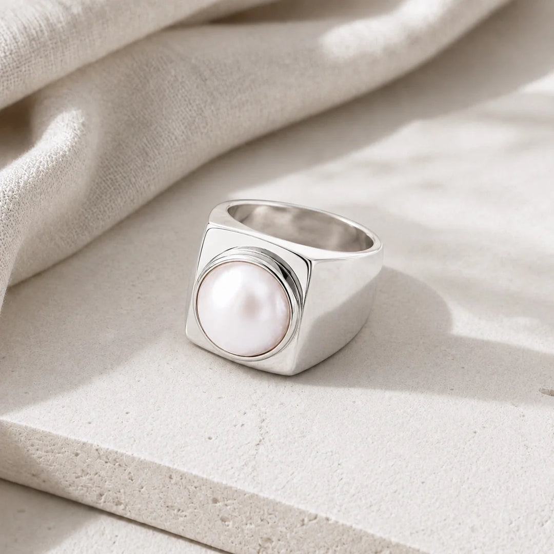 Luna Pearl Ring